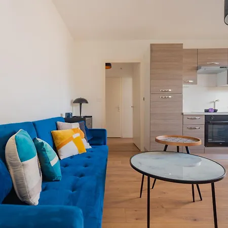 T2 A Avec Terrasse, Tram 17, Geneve Apartment *