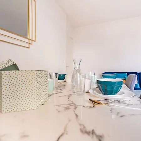 Apartment T2 A Avec Terrasse, Tram 17, Geneve *